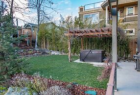 Hazel House 4 Bedroom Home by RedAwning