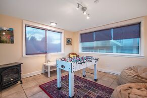 Hazel House 4 Bedroom Home by RedAwning