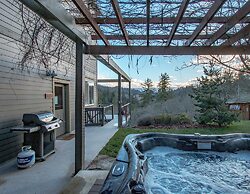 Hazel House 4 Bedroom Home by RedAwning