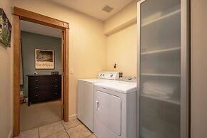 Hazel House 4 Bedroom Home by RedAwning