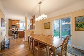 Hazel House 4 Bedroom Home by RedAwning