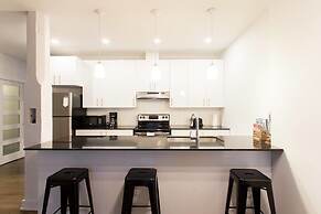 Huge Industrial Loft Near Mont-royal Metro