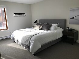 Huge 3 Bedroom Condo With a View