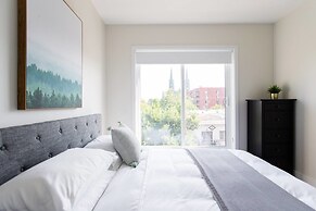 Spectacular and Modern Little Italy Penthouse