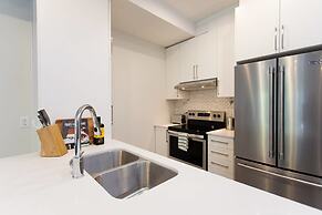 Spectacular and Modern Little Italy Penthouse