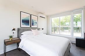 Stunning Split Level 3 BR Little Italy Apartment