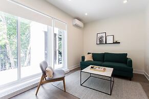 Stunning Split Level 3 BR Little Italy Apartment