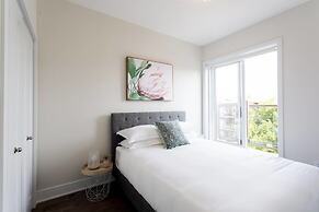 Stunning Split Level 3 BR Little Italy Apartment