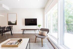 Stunning Split Level 3 BR Little Italy Apartment