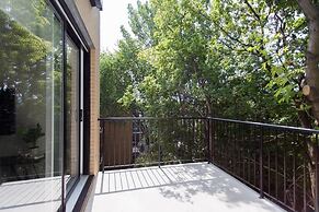 Stunning Split Level 3 BR Little Italy Apartment