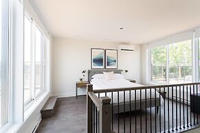 Stunning Split Level 3 BR Little Italy Apartment