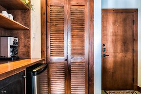 Mont-tremblant Country Chic Ski In/ski Out