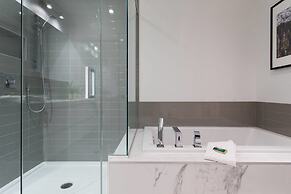 Spacious 2 Bedroom Condo in Little Italy