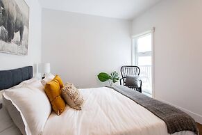 Spacious 2 Bedroom Condo in Little Italy