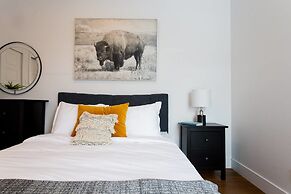 Spacious 2 Bedroom Condo in Little Italy