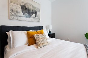 Spacious 2 Bedroom Condo in Little Italy