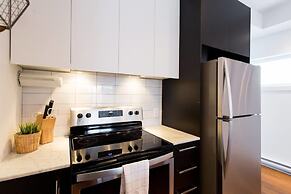 Spacious 2 Bedroom Condo in Little Italy