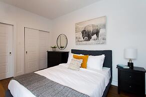 Spacious 2 Bedroom Condo in Little Italy