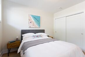 Perfect 2 Bdr, 2 Bath Landing for the Family