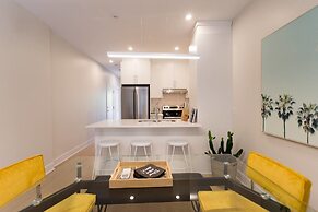 Perfect 2 Bdr, 2 Bath Landing for the Family