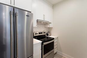 Perfect 2 Bdr, 2 Bath Landing for the Family