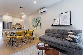 Perfect 2 Bdr, 2 Bath Landing for the Family