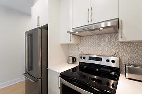 Perfect 2 Bdr, 2 Bath Landing for the Family