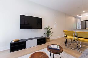 Perfect 2 Bdr, 2 Bath Landing for the Family