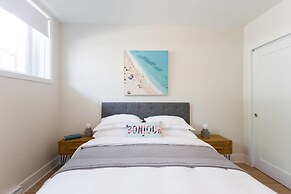 Perfect 2 Bdr, 2 Bath Landing for the Family