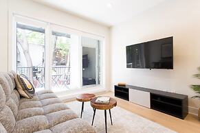 Perfect 2 Bdr, 2 Bath Landing for the Family