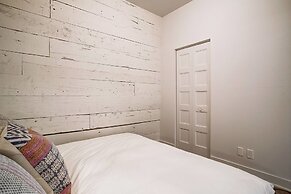 Spacious Industrial Loft in Le Plateau