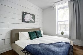 Spacious Industrial Loft in Le Plateau