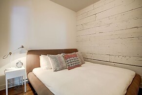 Spacious Industrial Loft in Le Plateau