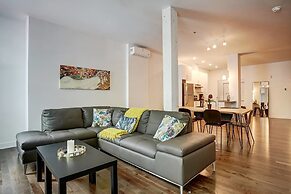 Spacious Industrial Loft in Le Plateau