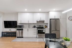 Cool and Comfortable 2 Bedroom Den