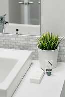 Cool and Comfortable 2 Bedroom Den