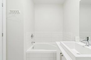 Cool and Comfortable 2 Bedroom Den