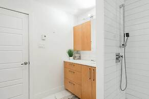 Hip, Stylish Apartment in Little Italy