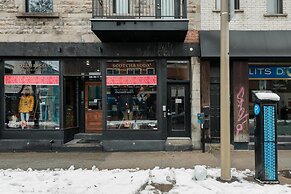 Hip, Stylish Apartment in Little Italy