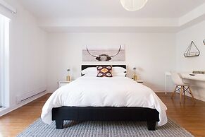 Fresh & Styled 2 Bedroom Apt in Mile End