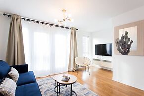 Fresh & Styled 2 Bedroom Apt in Mile End