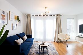 Fresh & Styled 2 Bedroom Apt in Mile End