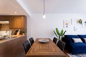 Fresh & Styled 2 Bedroom Apt in Mile End