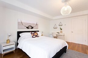 Fresh & Styled 2 Bedroom Apt in Mile End