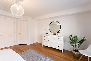 Fresh & Styled 2 Bedroom Apt in Mile End
