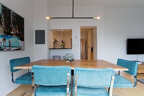 Stylish & Unique 3 Bdr Flat With Parking!