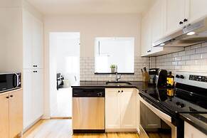 Stylish & Unique 3 Bdr Flat With Parking!