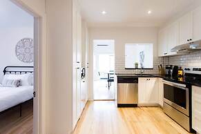 Stylish & Unique 3 Bdr Flat With Parking!