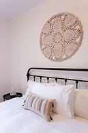 Stylish & Unique 3 Bdr Flat With Parking!