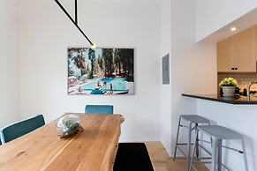 Stylish & Unique 3 Bdr Flat With Parking!